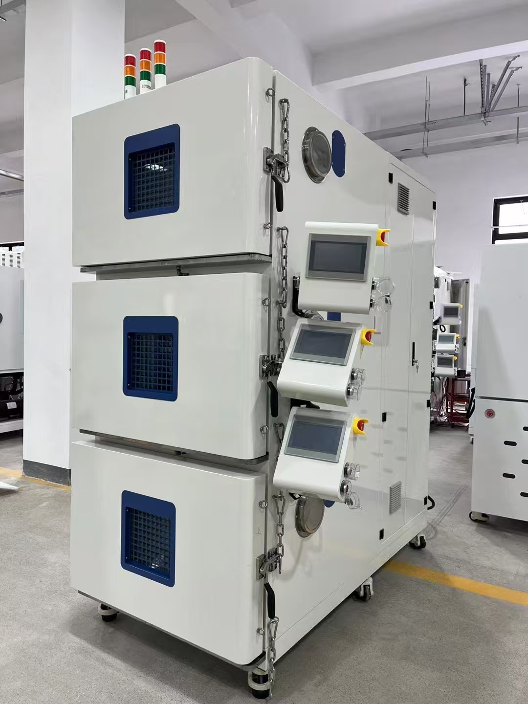 Chambre de cyclage de temp&eacute;rature &agrave; trois zones DBT3-B390D3